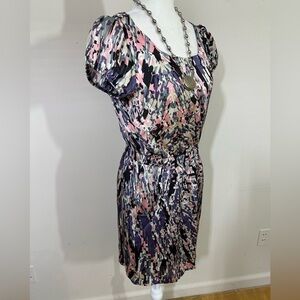 XXI sz med dress abstract print. Elastic at the waist and the short sleeves